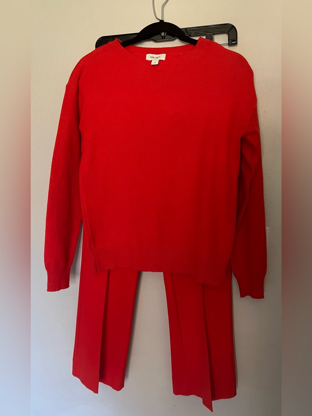 On 34th Macy’s Red Knit Sweater Pullover & Pants 2-Piece Monochromatic Set S